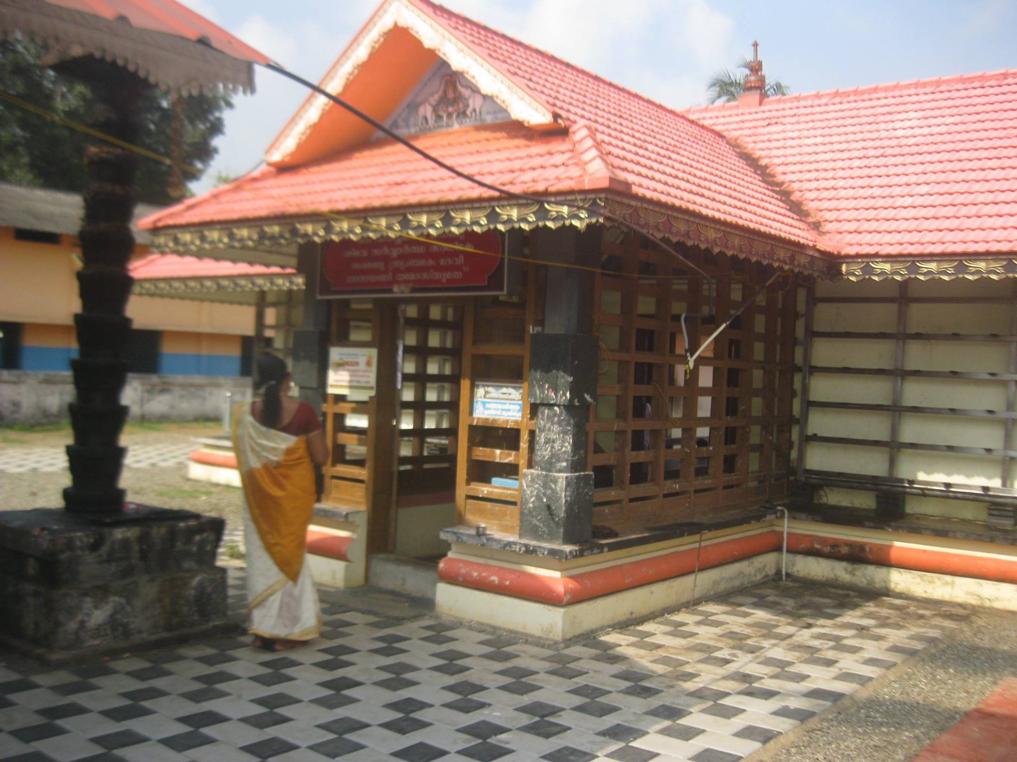 Kunnathoor Nediyavila Devi   Temple Kollam Dresscode