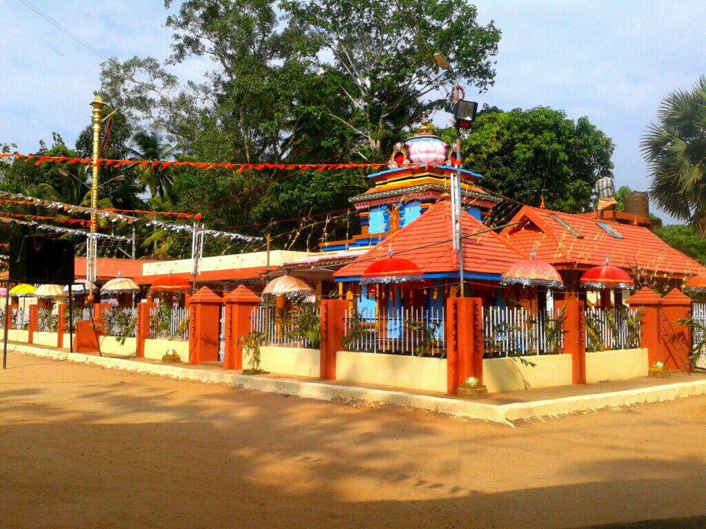   Chirakadave Bhadrakali Temple Temple Kollam Dresscode