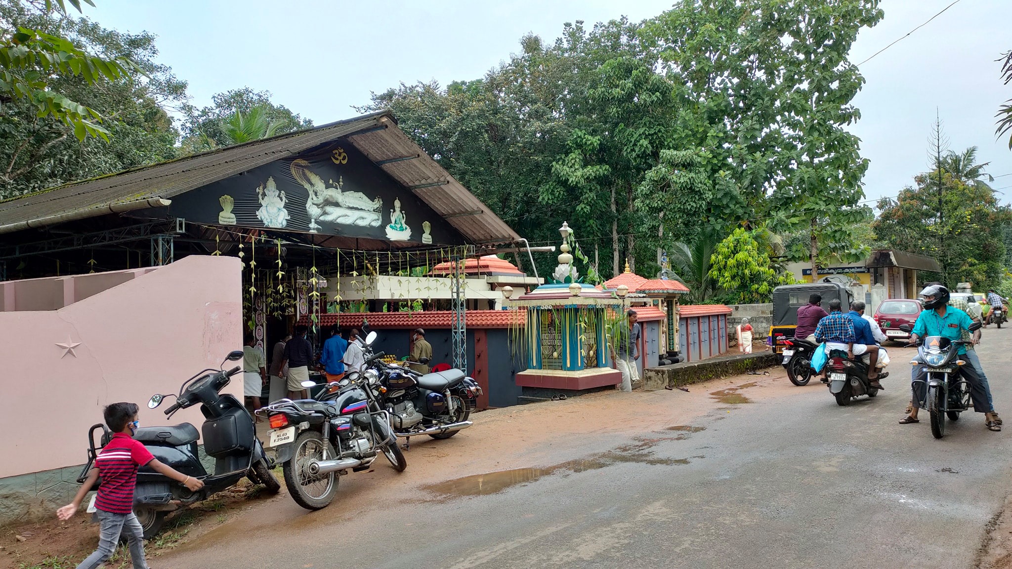  Manchalloor Sreekrishna Sree RajarajeswariTemple in Kerala