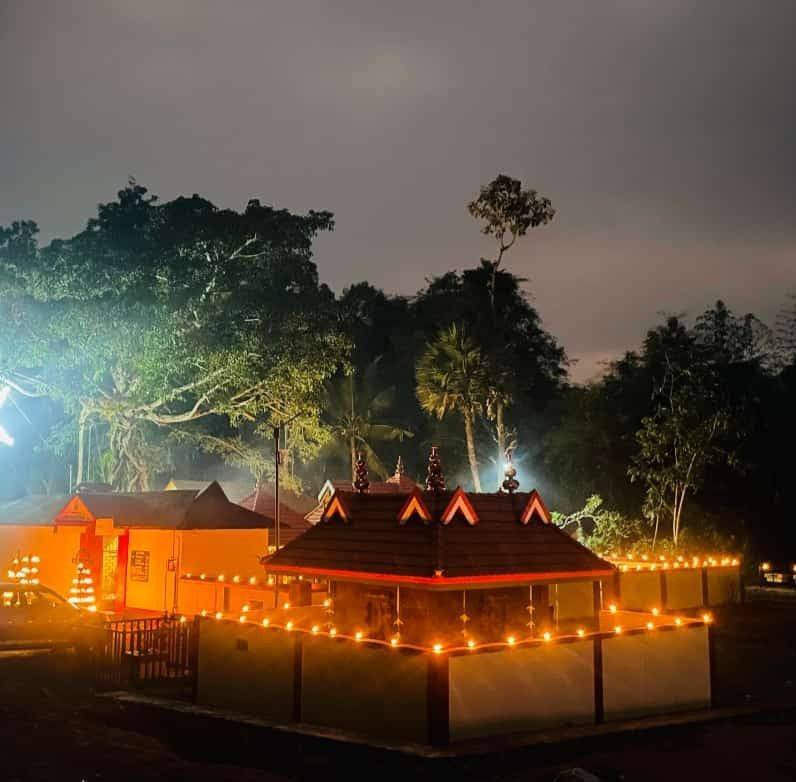 Muthayil Peedika Bhagavathitemple kollam Dresscode