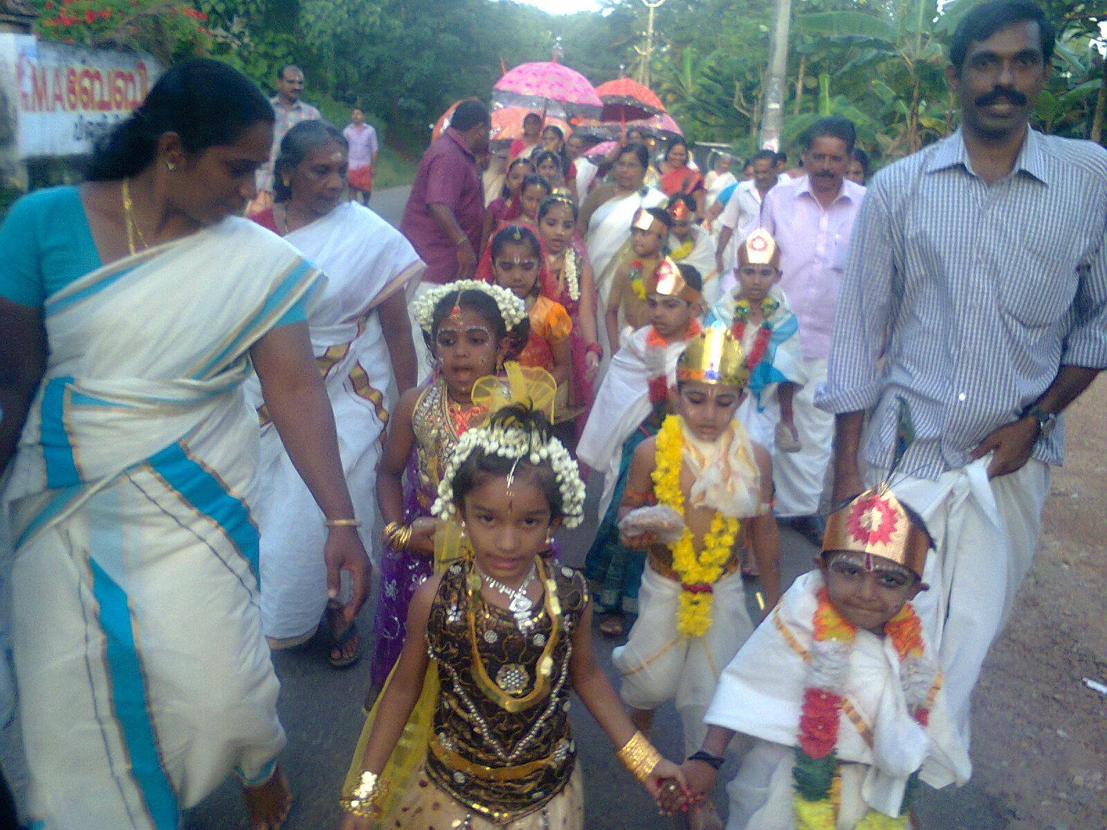 Images of kollam Moolamkodu Sree Ayiravilly  krishna Temple