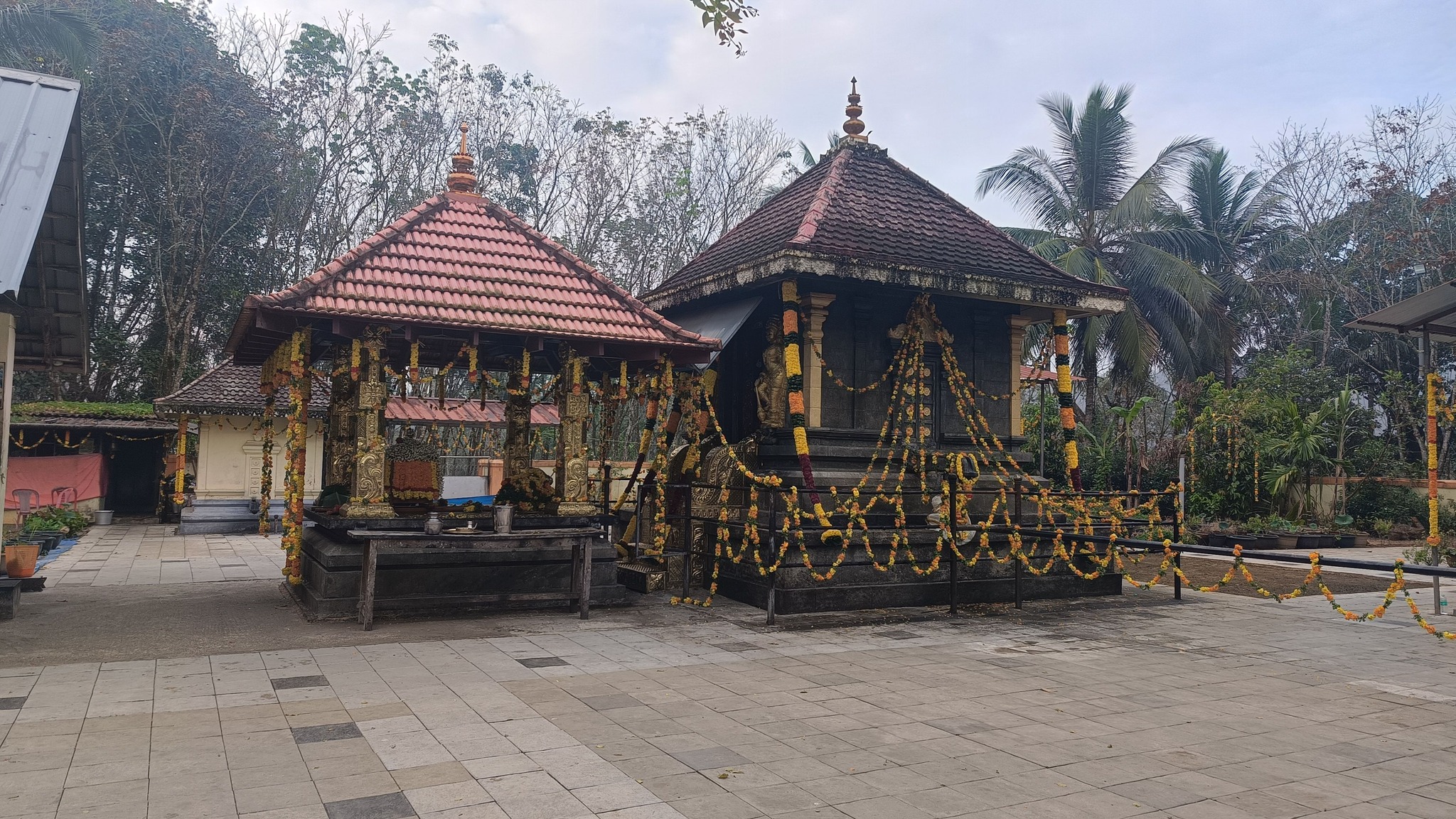 Edamon Ayiravally is an Shakthi lord in Hinduism
