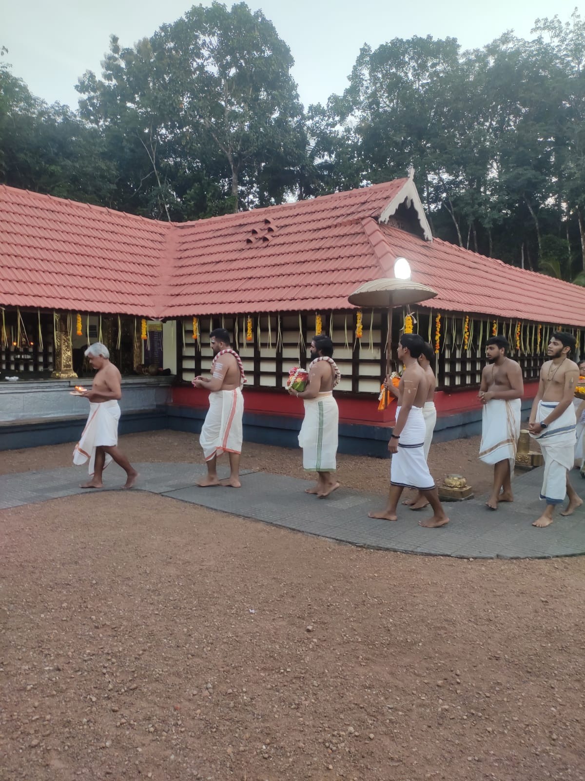 Majorkodungoor Devi   TempleKottayam Dresscode