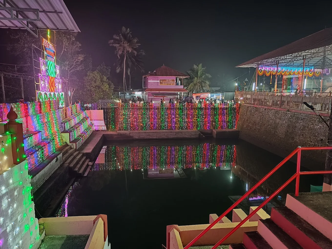 Devotees performing pooja at Kumaranalloor Devi Temple