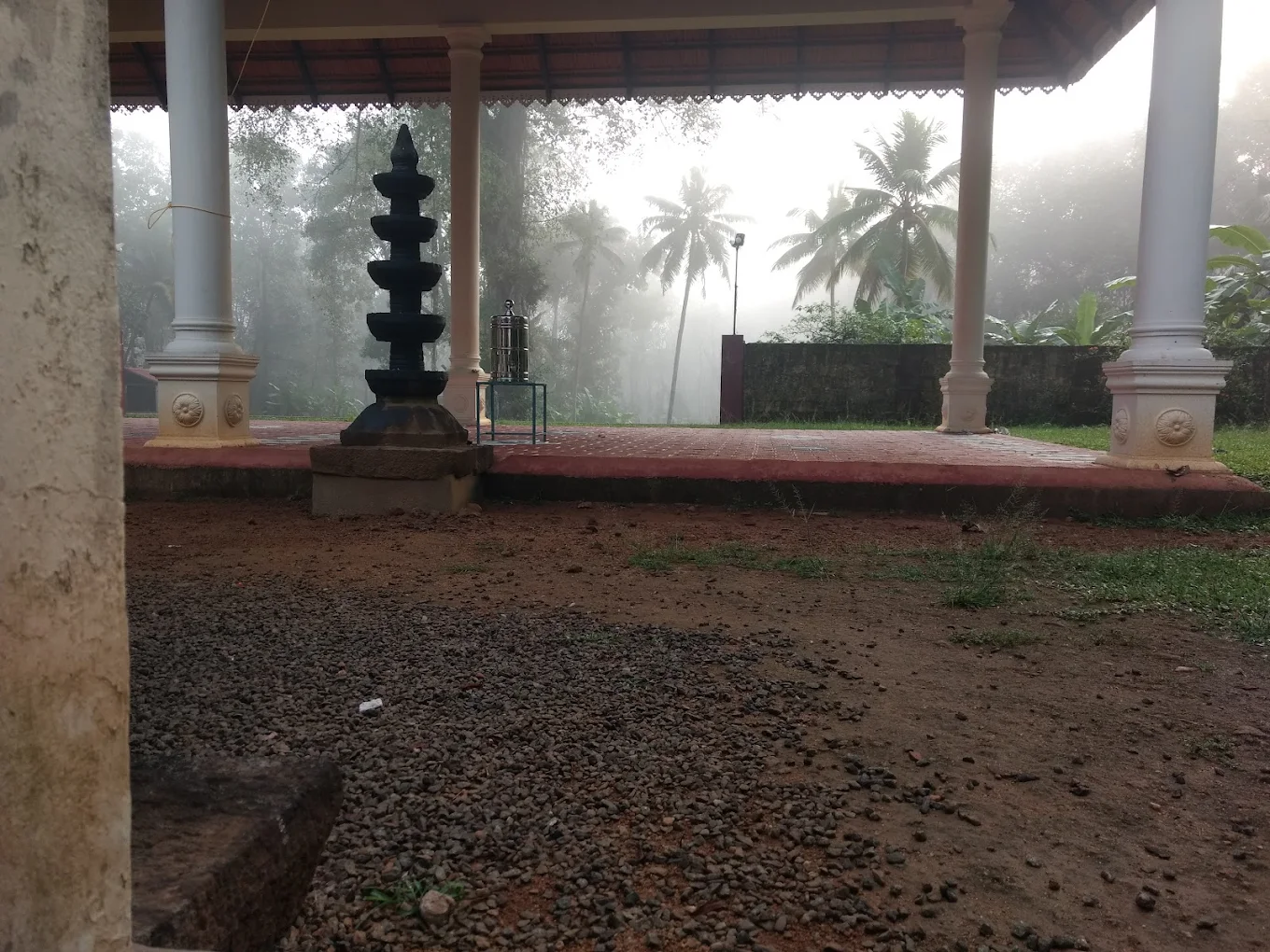 Devotees performing pooja at Urulikunnam Sree Bhadrakali Temple