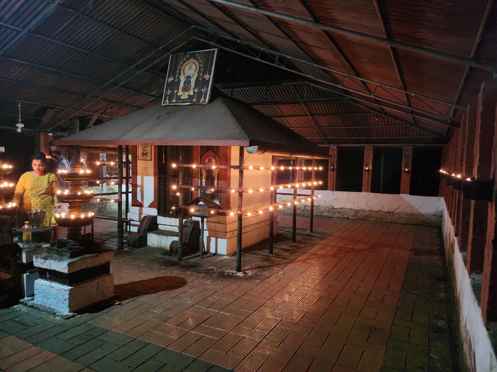 Kuttiyatt Bhagavathi  Temple Kozhikode Dresscode