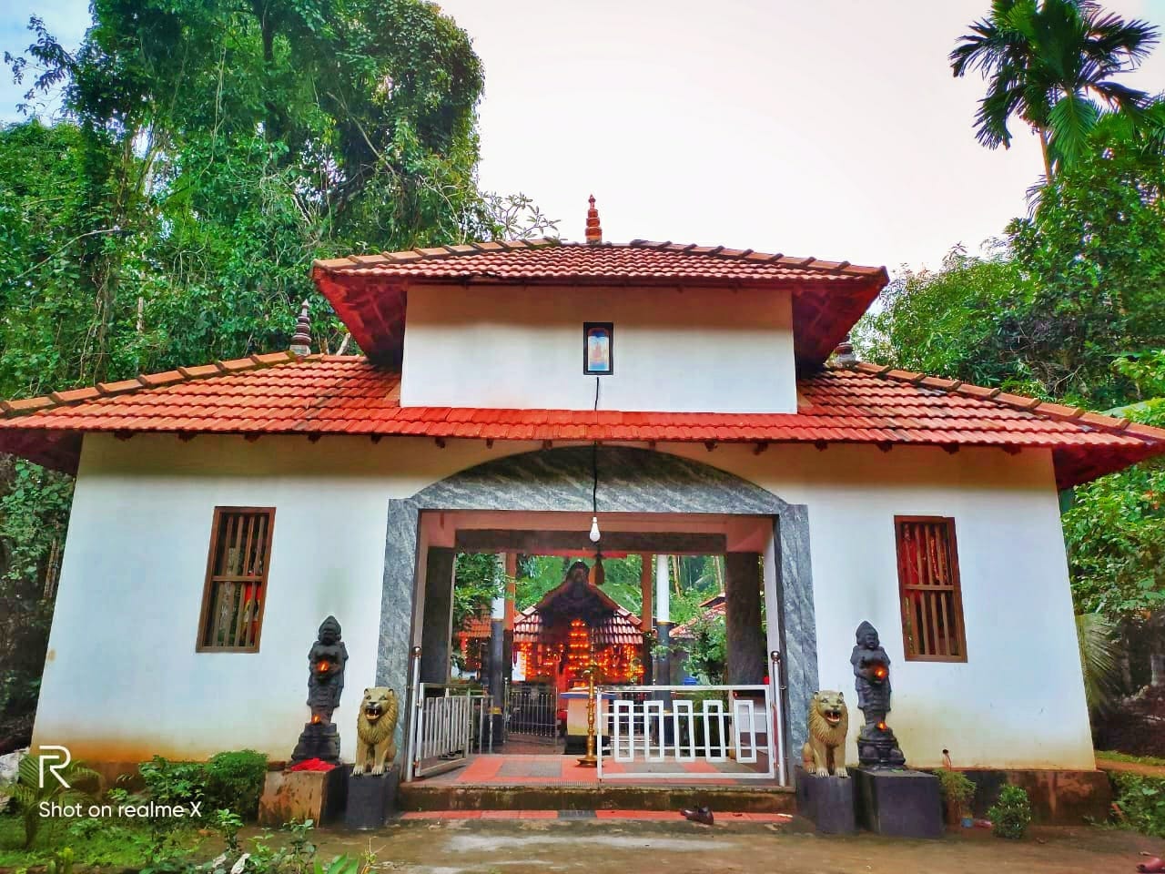 Sree Puthalath Odakkali Bhagavathi Temple   