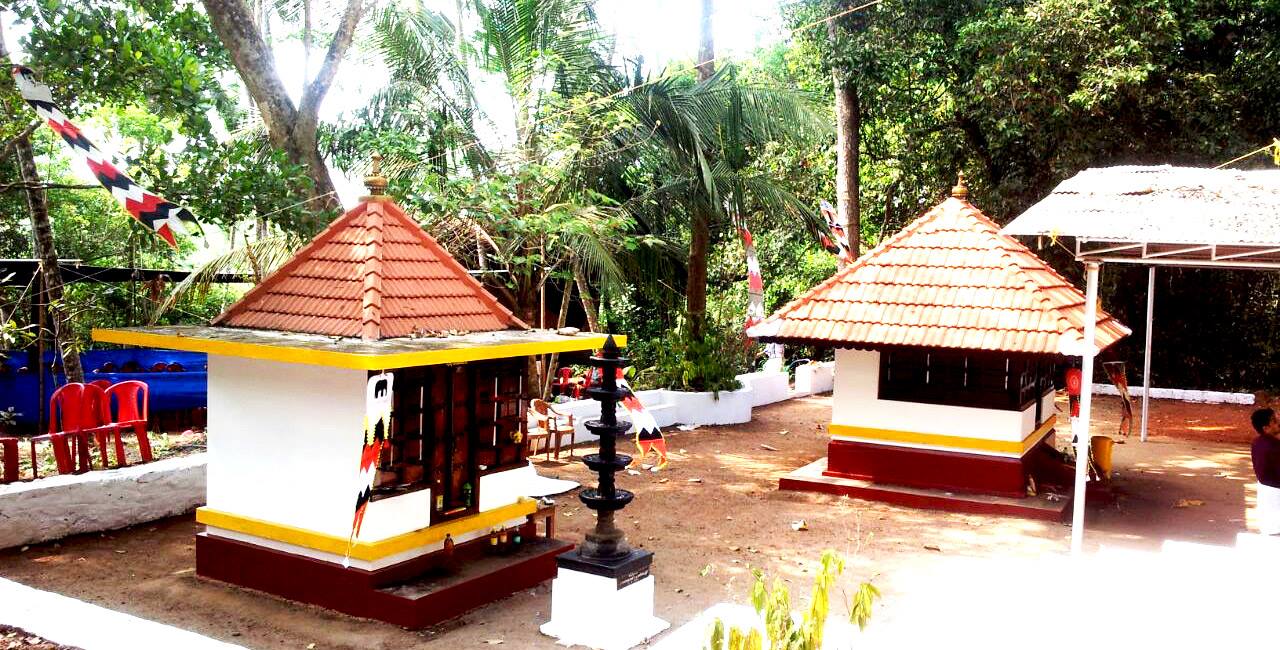 Images of Kozhikode Parambalath Kariyathan Bhagavathi  Devi Temple