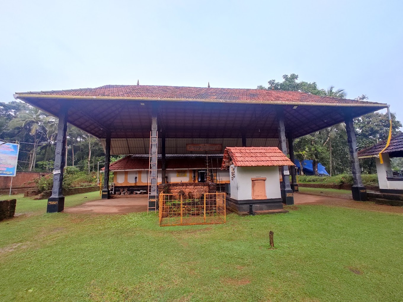 Eravattoor Sree Palliyara Bhagavathi  Temple Kozhikode Dresscode