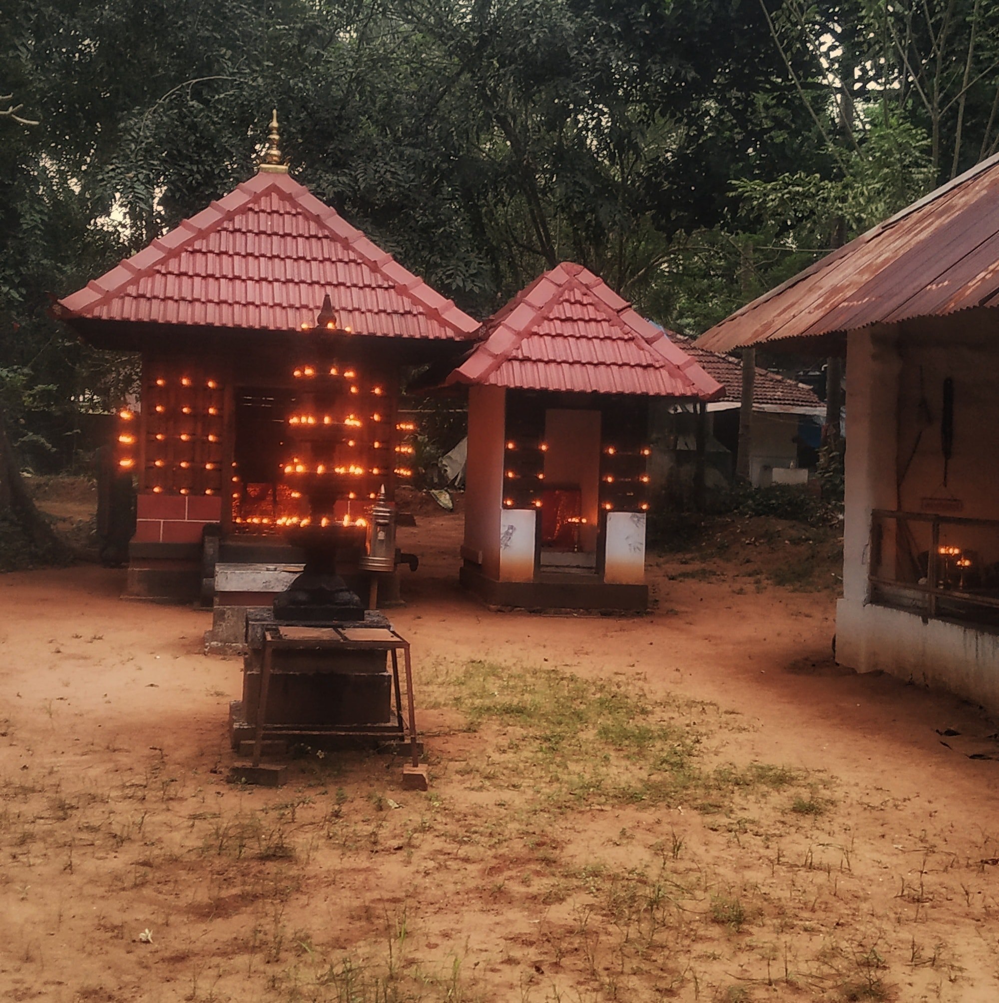 Vengalath Sree Bhagavathy Temple Kozhikode Dresscode