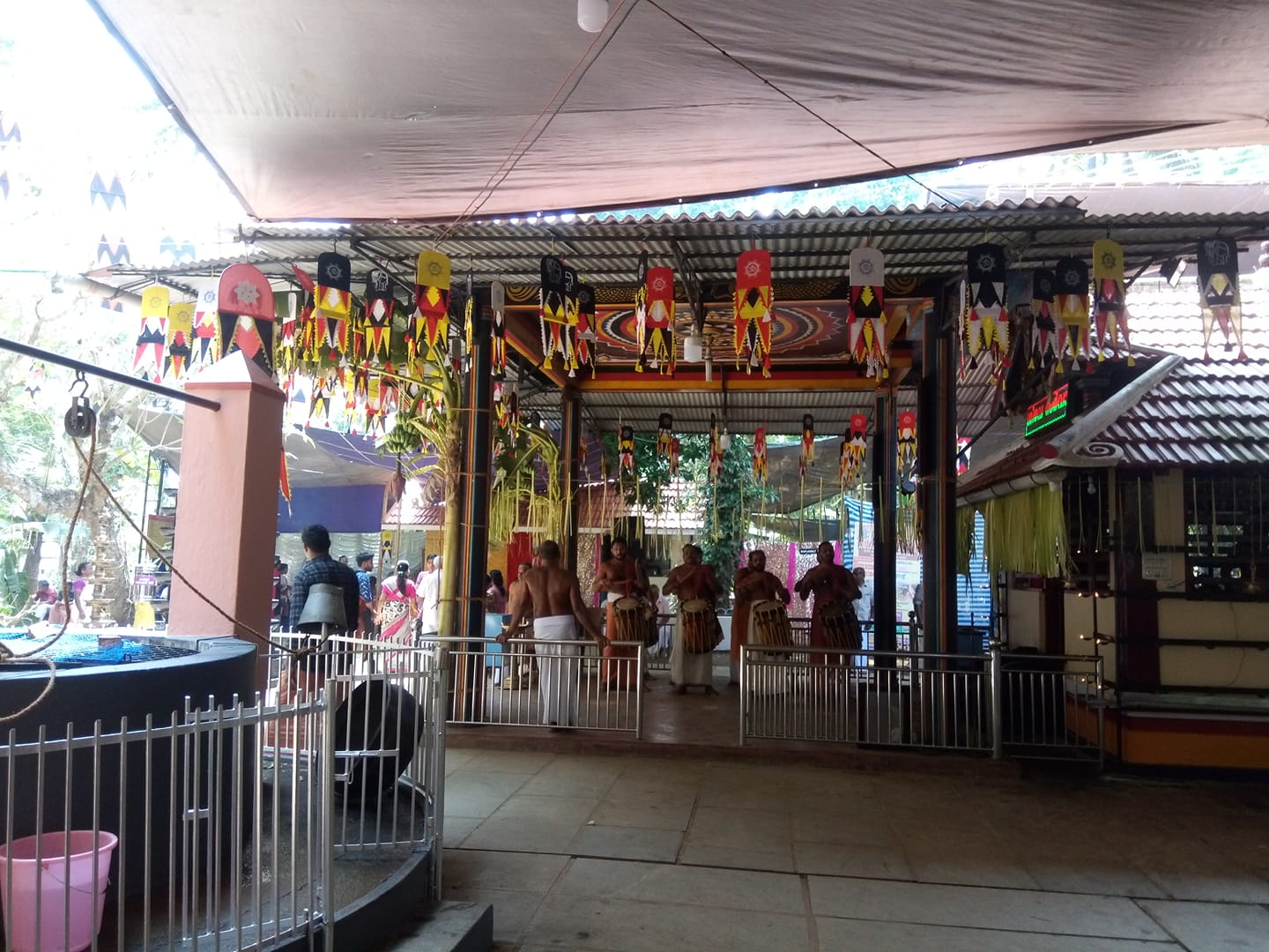 Valiaparambath Sree Bhagavathi   Temple Kozhikode Dresscode