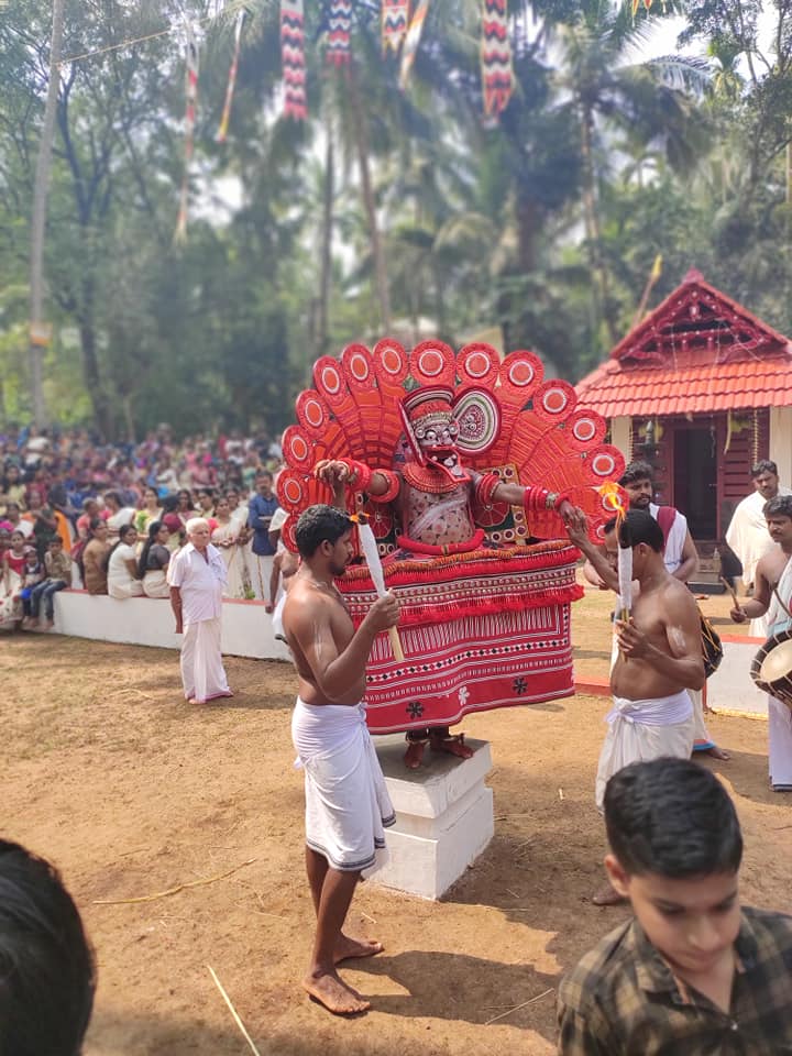 Padinjarakkanti Bhagavathy Kuttichathan   Temple Kozhikode Dresscode