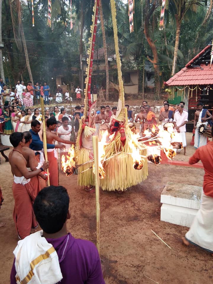 Images of KozhikodePadinjarakkanti Bhagavathy Kuttichathan Temple