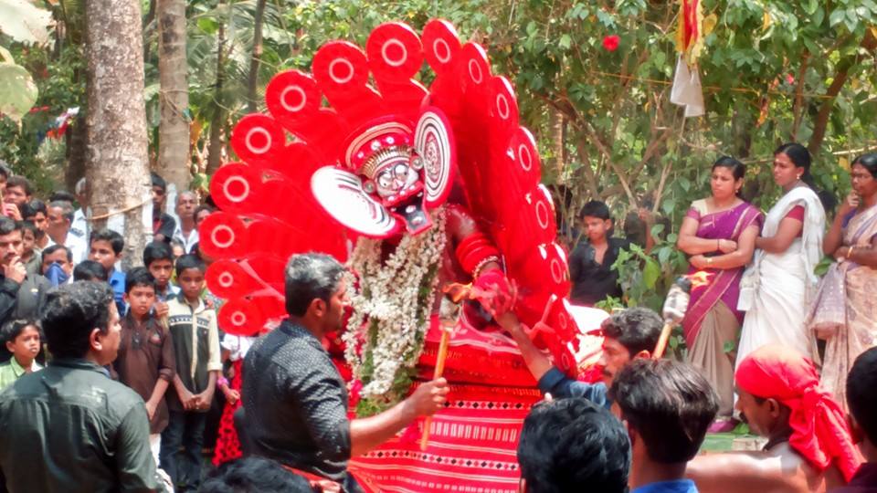 Thuneri Kallachipoyil Bhagavathi   Temple Kozhikode Dresscode