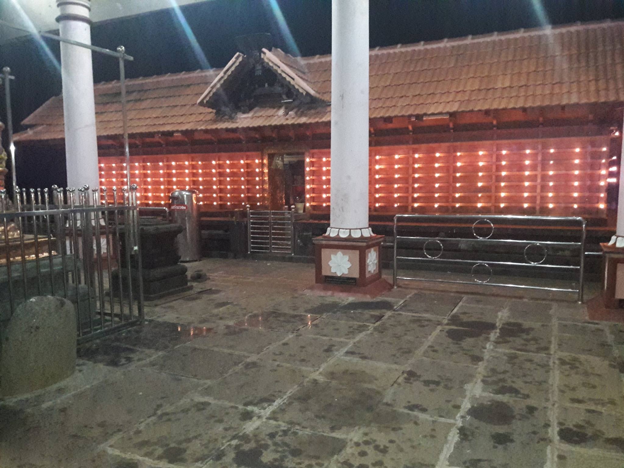 Kongannoor Bhagavathi   Temple Kozhikode Dresscode