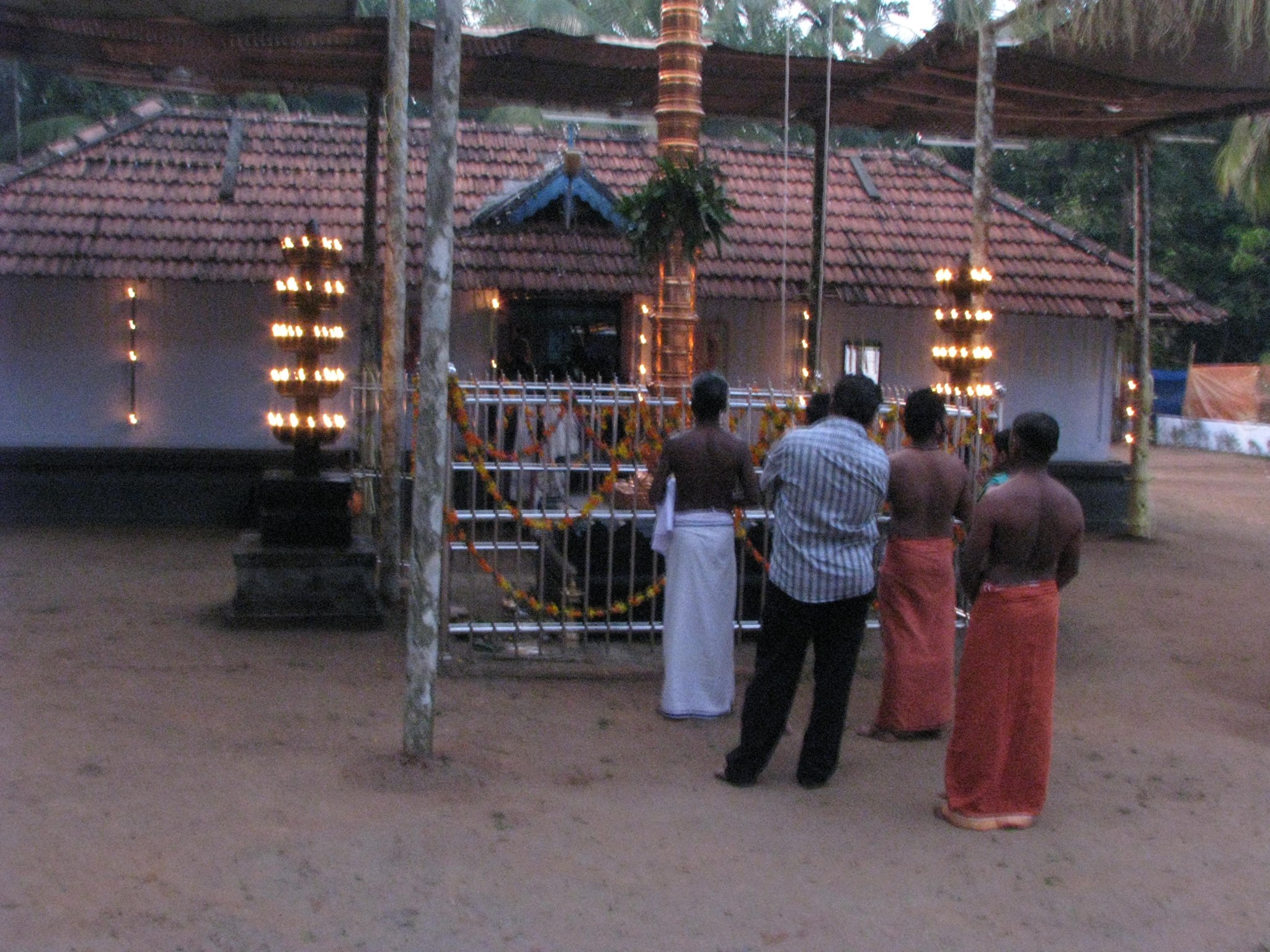  Nenmini Sri Akhileswari Bhagavathy   Temple malappuram Dresscode