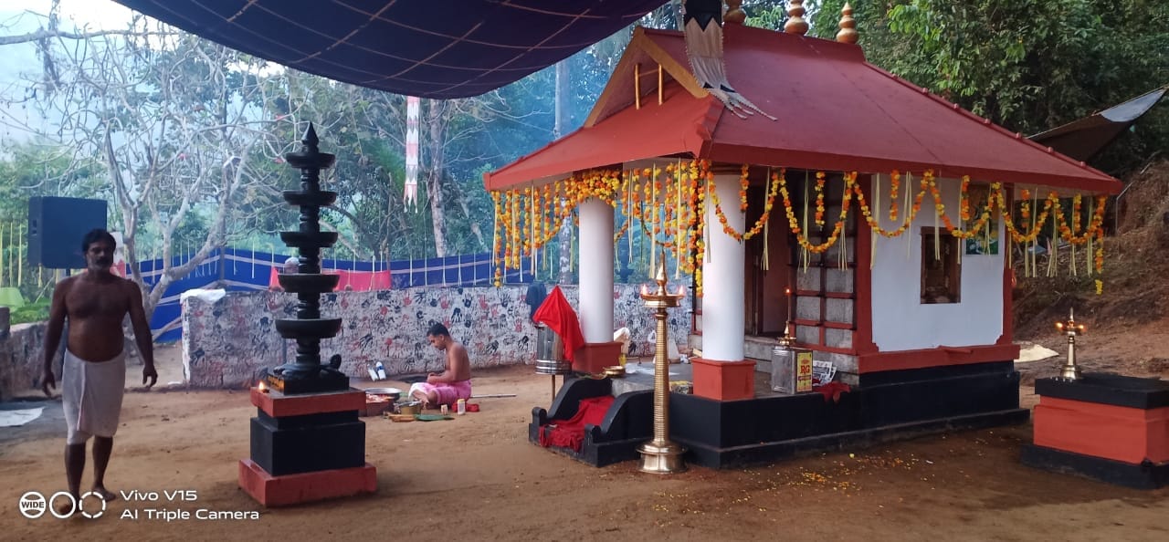 Images of malappuram Kozhipilly Sree Guru Muthappan Bhagavathy  Temple