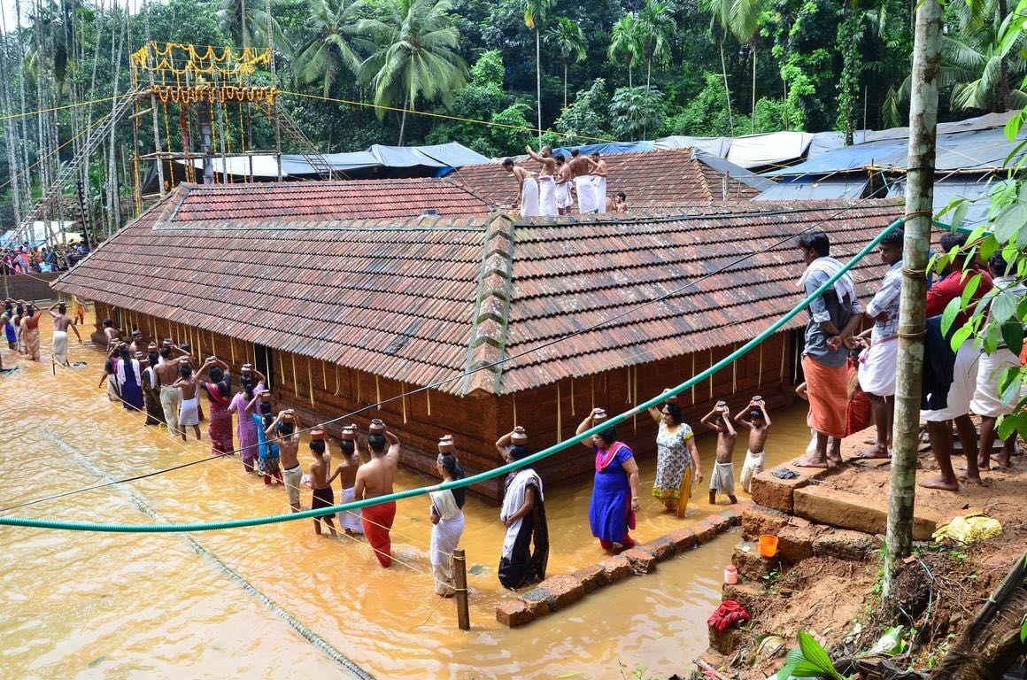 Arakkuparampu Sree Ardhanareeswara   Temple malappuram Dresscode