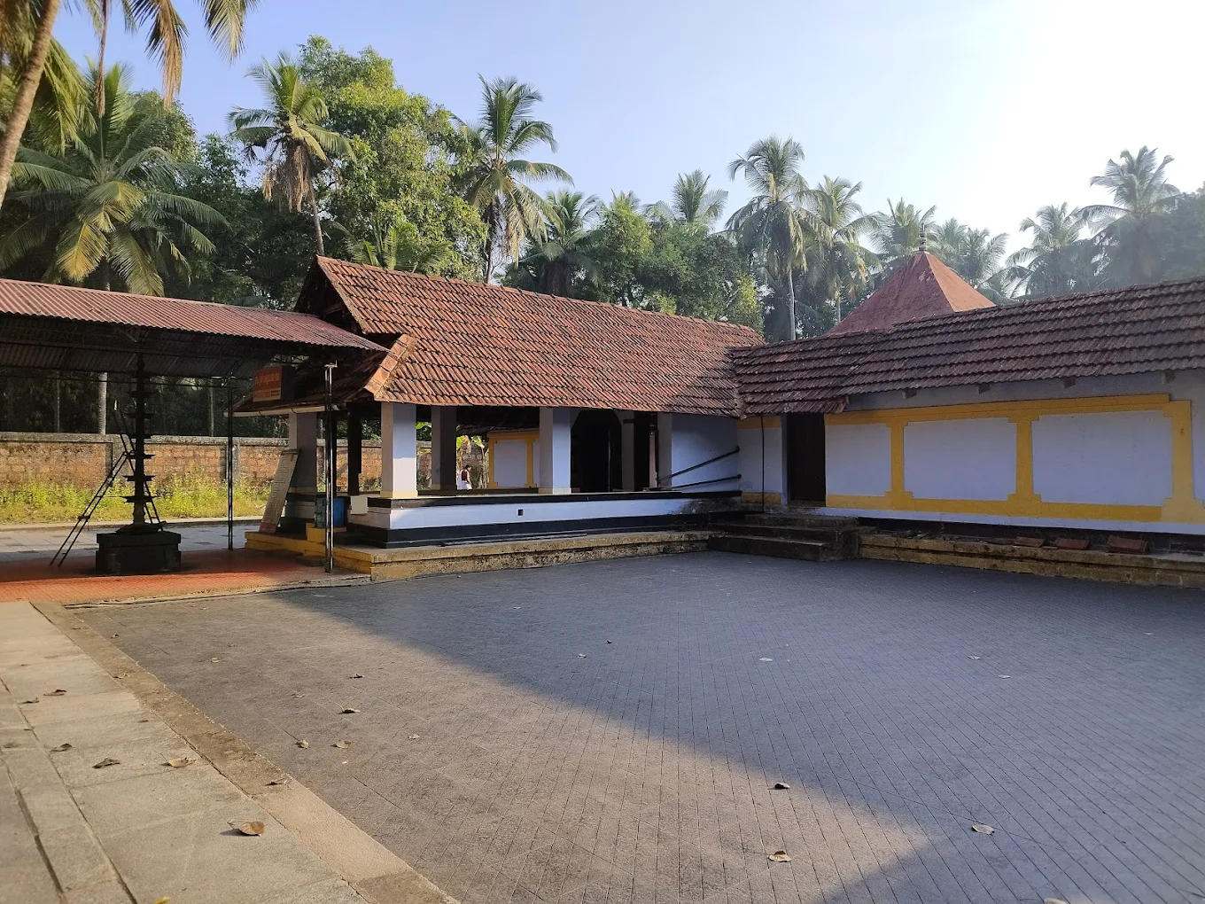 Side view of Garudan Kavu Temple Malappuram