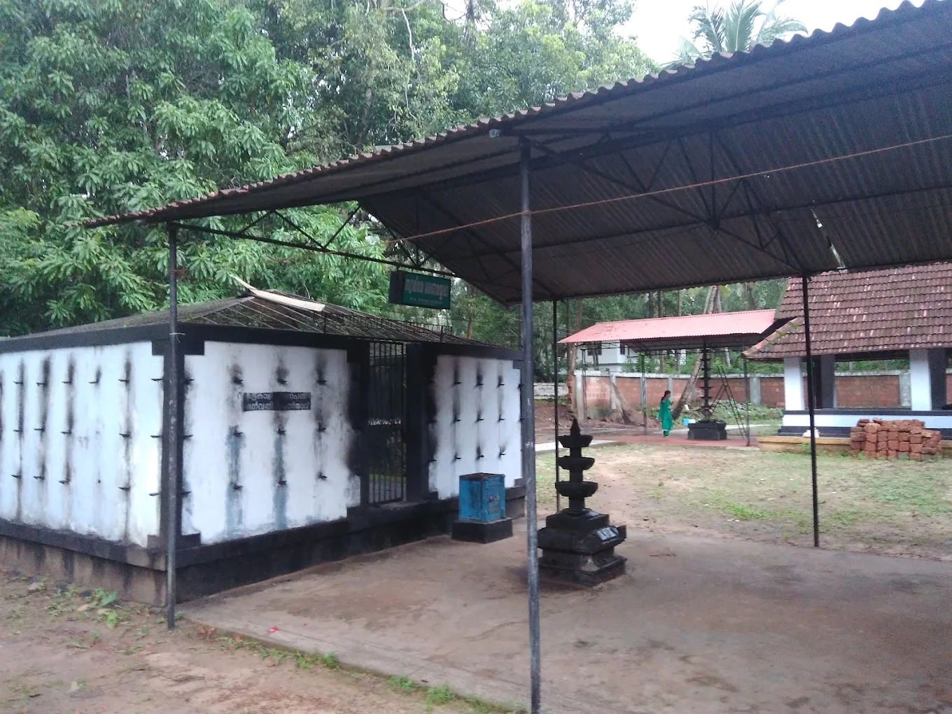 Traditional Kerala architecture at Garudan Kavu Temple