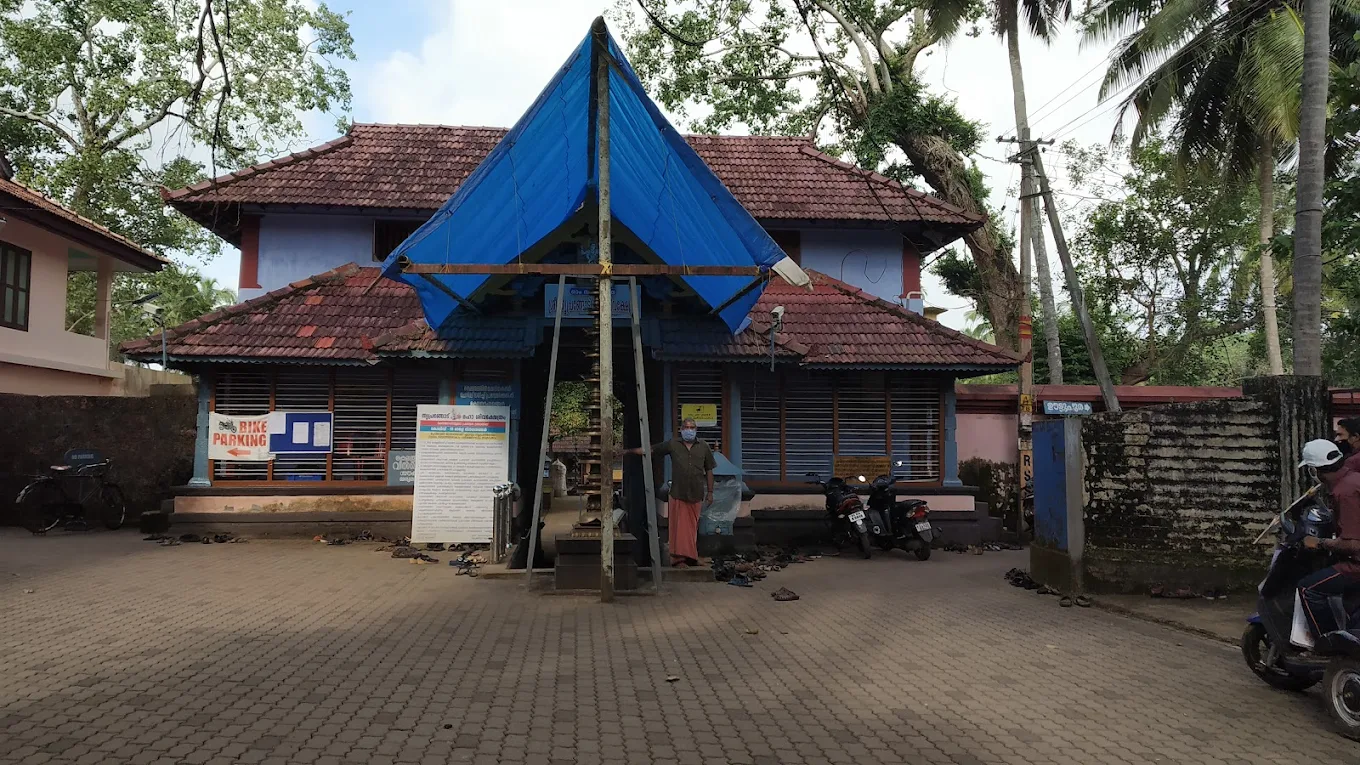 Traditional Kerala architecture at Thriprangode Shiva Temple
