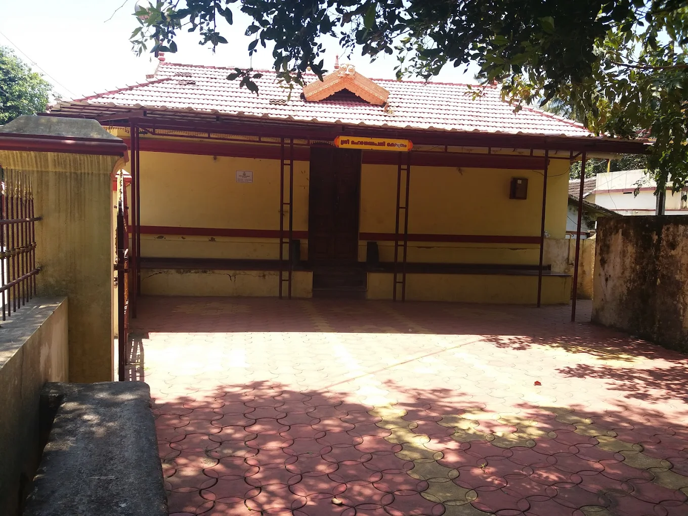 Front view of Maha Ganapathi Temple in Palakkad