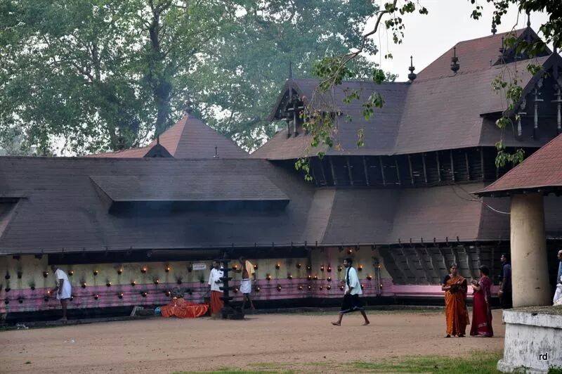 Nagalassery manalarukavu bagavathi temple  Palakkad Dresscode