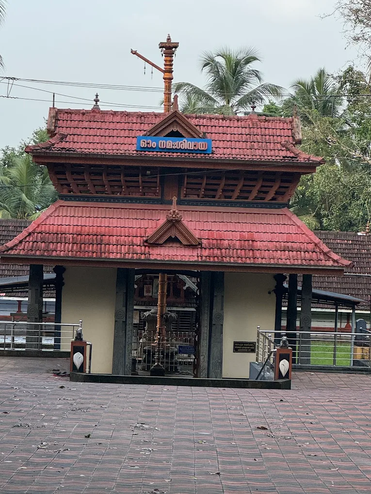 Chuduvalathur Siva temple Palakkad