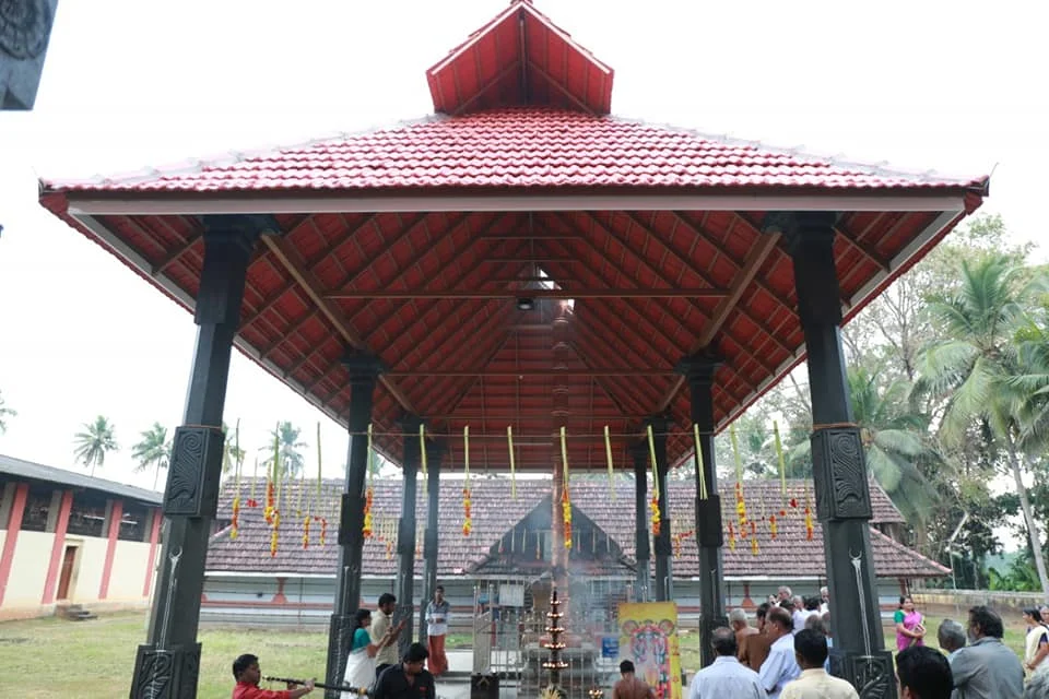 Idol of Lord Shiva inside Chuduvalathur Siva Temple