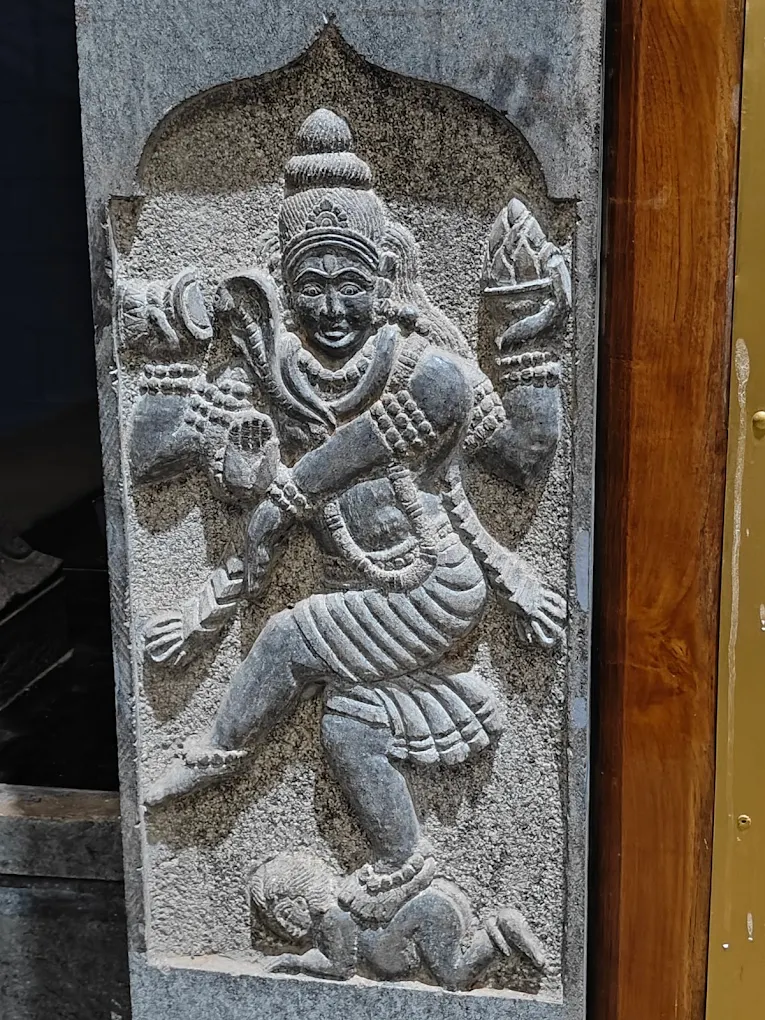 Temple courtyard of Chuduvalathur Siva Temple