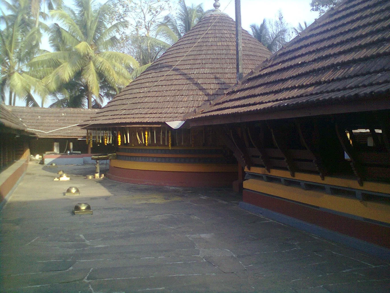 Side view of Chuduvalathur Siva Temple