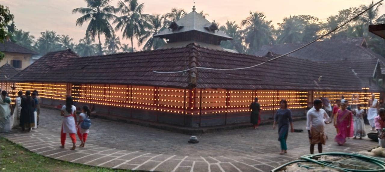 Chinakkathoor Bhagavathi temple Palakkad Dresscode