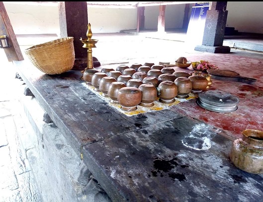 Temple beautifully decorated with Niramala and Chuttuvilakku on Prathishtadinam