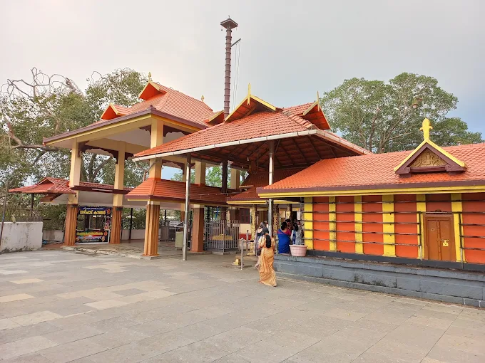 Images of Women’s Thalappoli Procession Thootha Sree Bhagavathy Temple