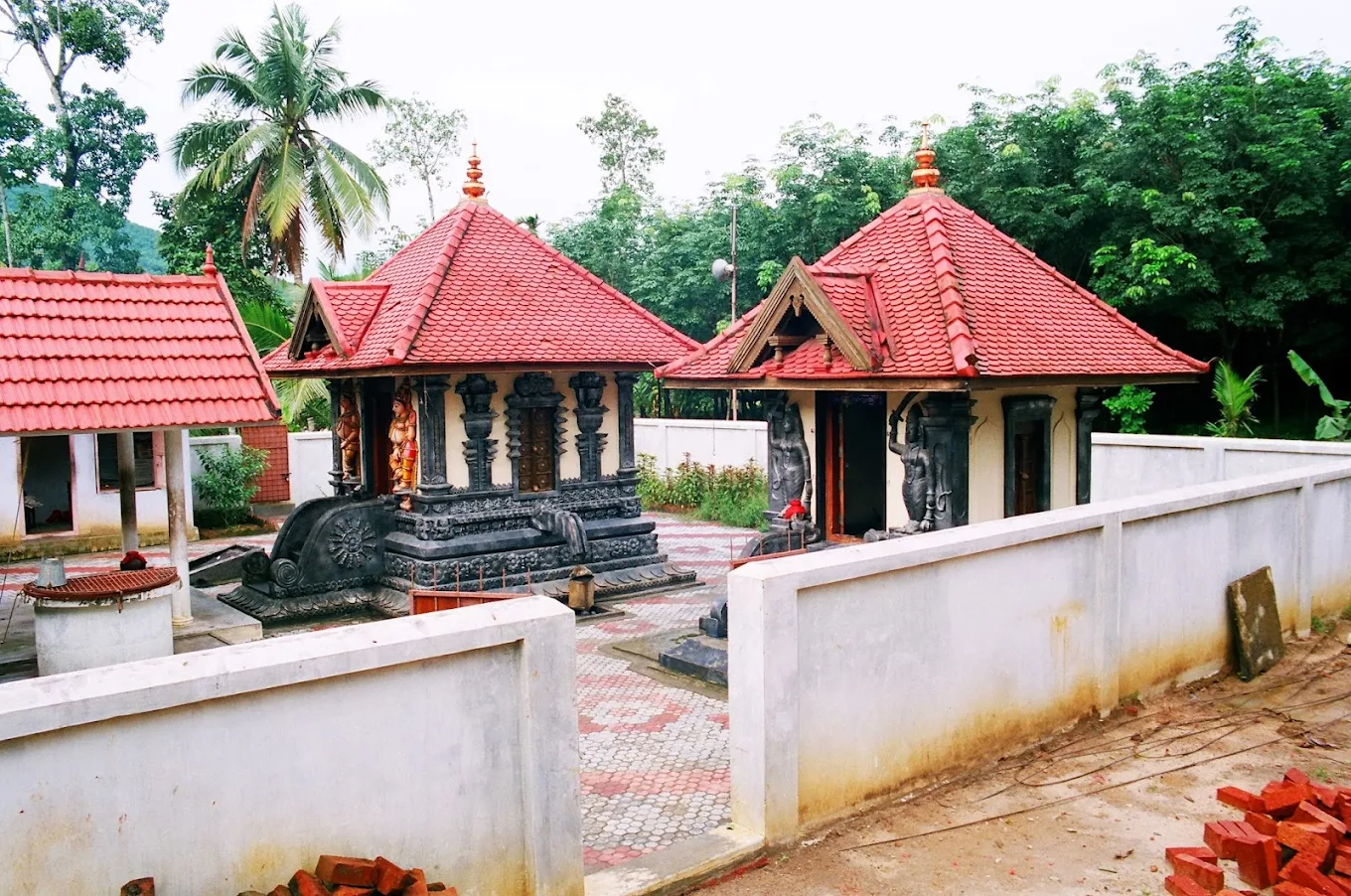 Devotees performing Ashtadrevya Maha Ganapathy Homam at Mangadu Temple