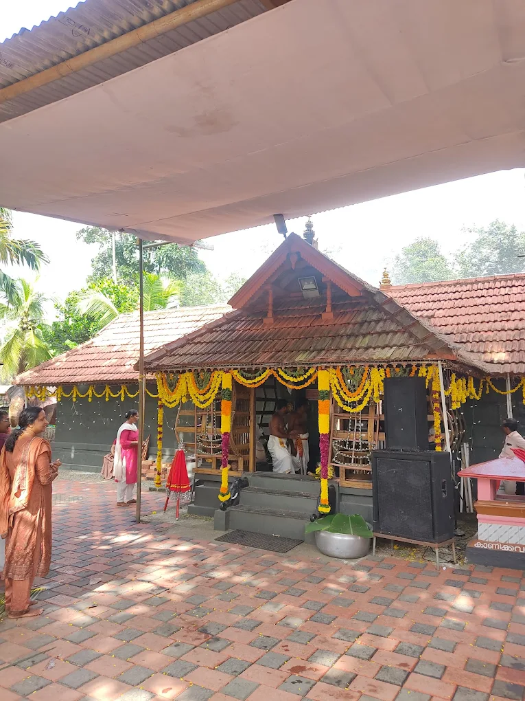 Front view of Mangadu Sree Maha Ganapathy Temple in Pathanamthitta