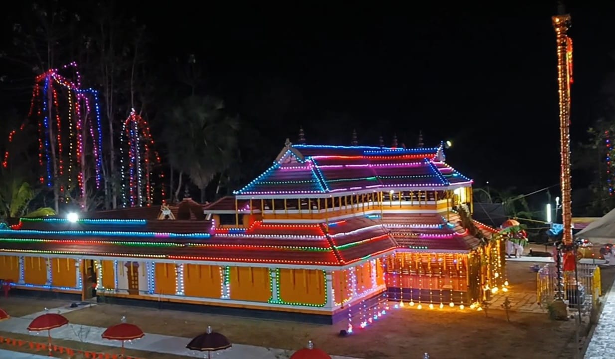  Oyoor Keezhoottu  mahavishnu Temple Pathanamthitta