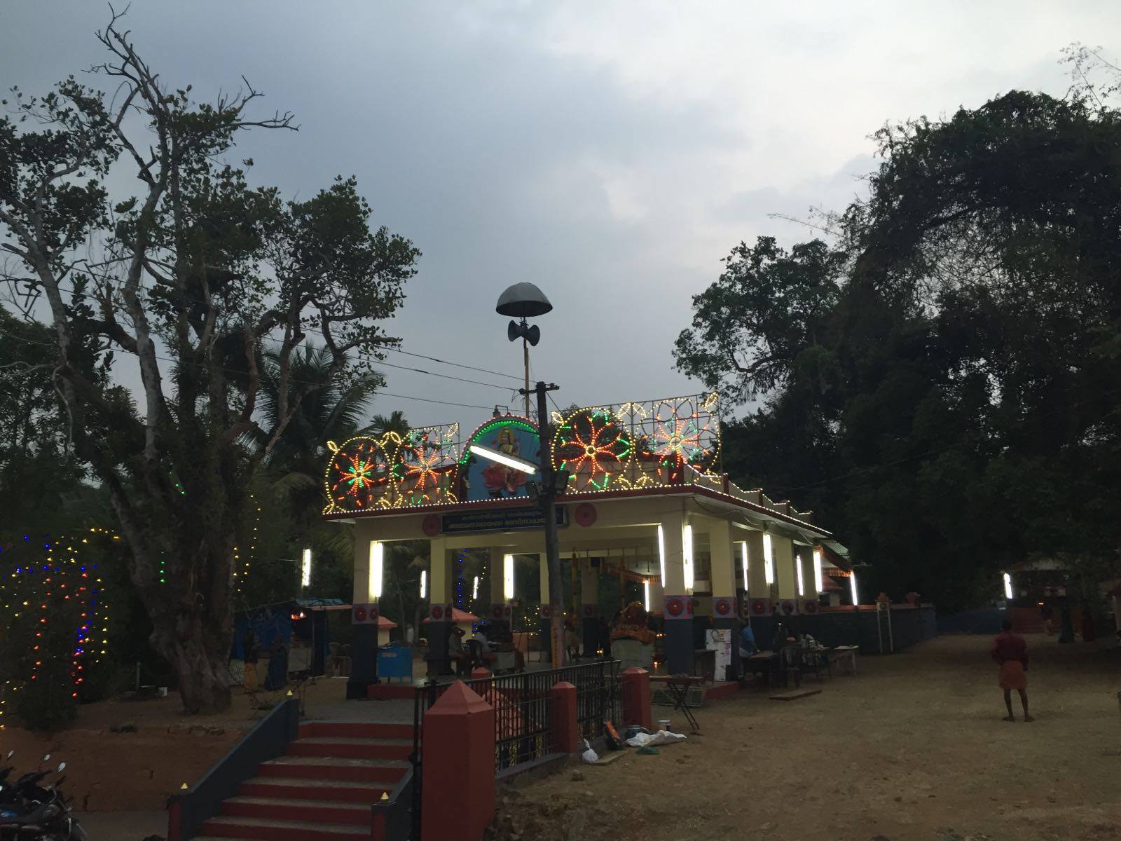 Karimbanakkal Devi Temple Pathanamthitta Dresscode