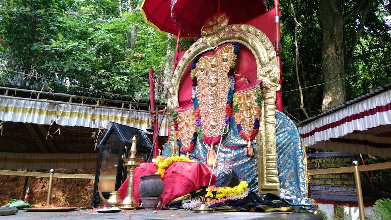 Devotees performing Karkidaka Vavu Bali at Sree Kallely Oorali Appooppan Kavu