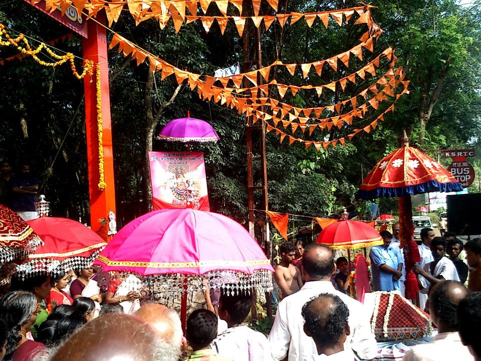 Poovallil Sree Mahadevi temple Pathanamthitta Dresscode