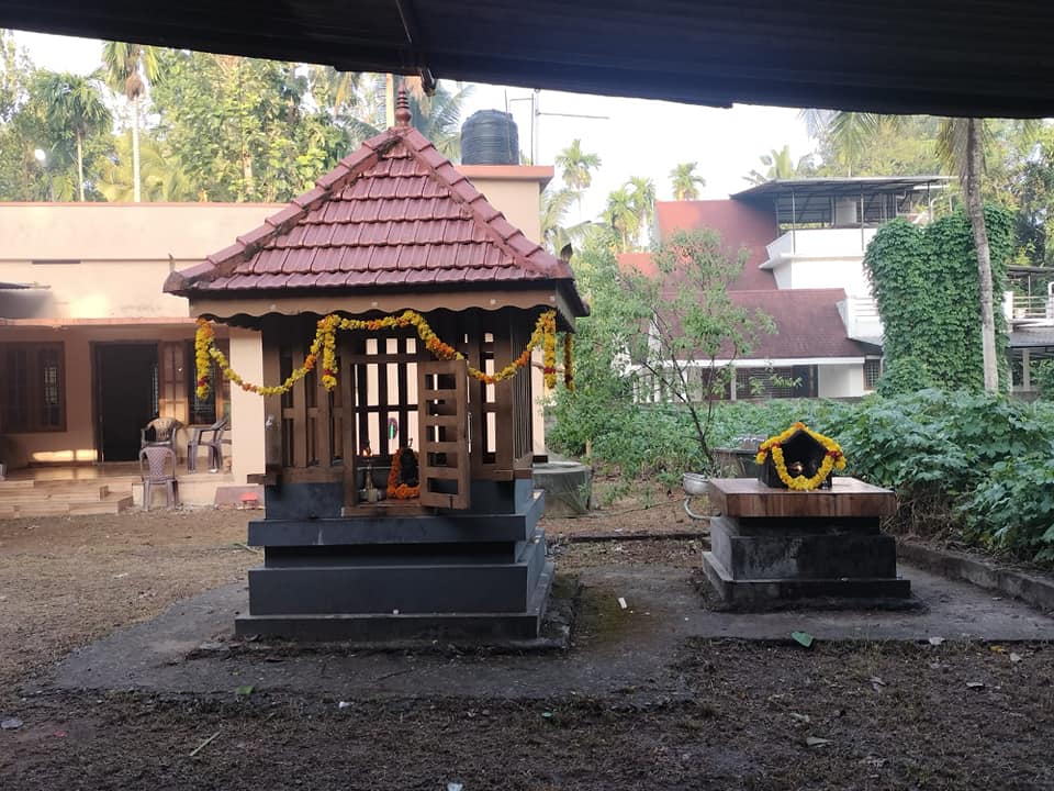 Cheruppuzhakkattu Devi temple Pathanamthitta Dresscode