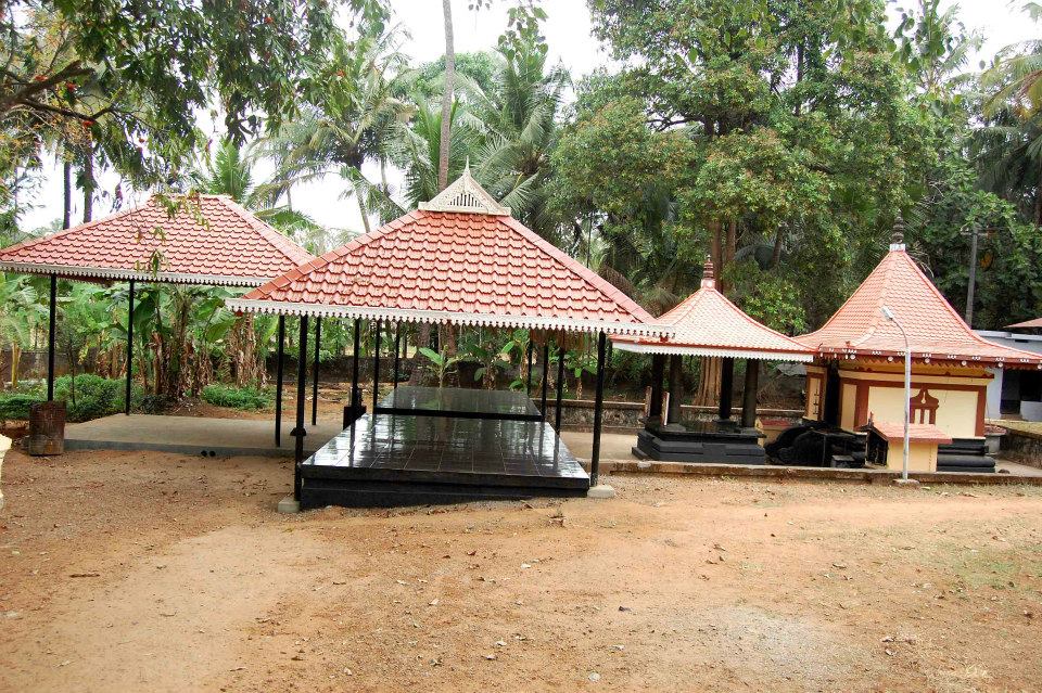 Kumarapuram Mahavishnu Mahadeva  Temple Thrissur Dresscode