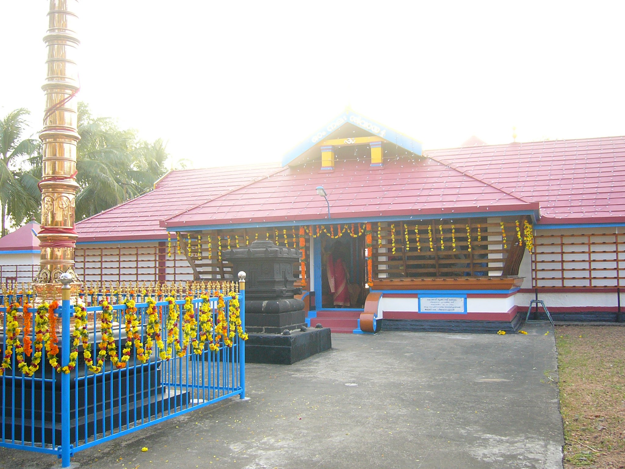 Kondazhy Thrithamthali Siva Parvathy Temple