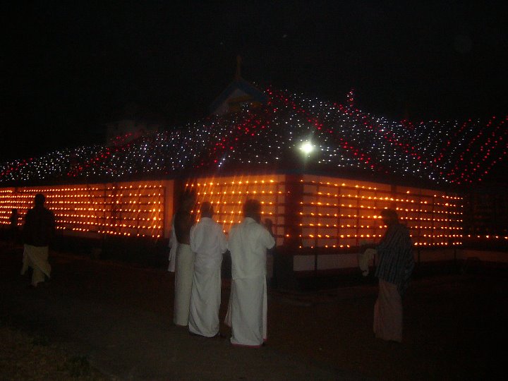 KondazhySree Bhagavathi Temple Thrissur Dresscode