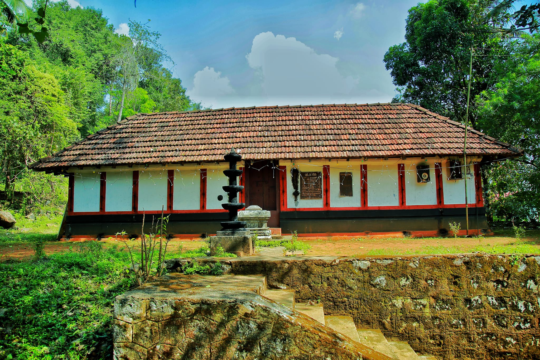 Valakkavu Kodump Sreekanteswara Temple