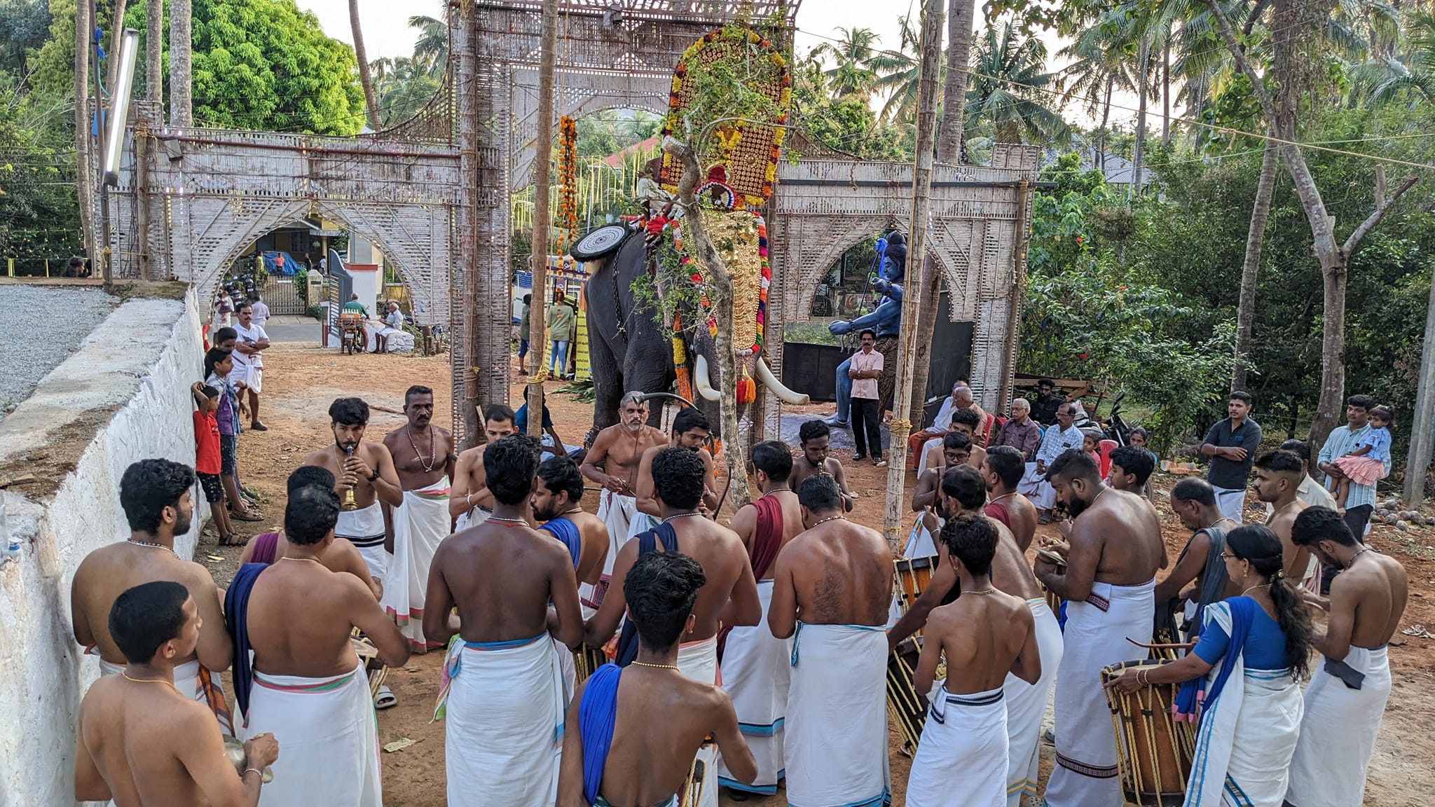 Images of Thrissur  Valakkavu Kodump Sreekanteswara Temple