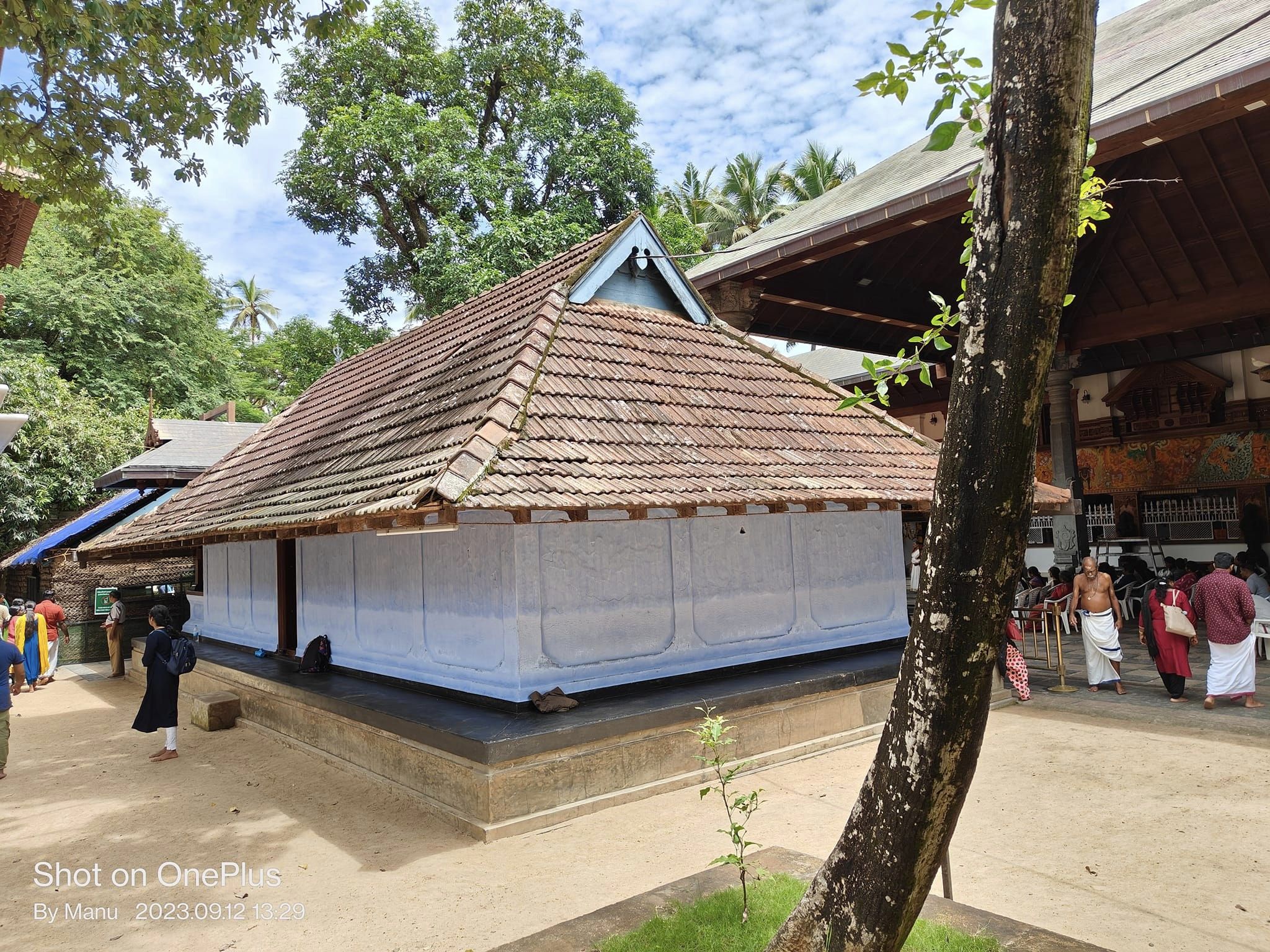 Avanangattil Sree Vishnumaaya Swami Temple Thrissur Dresscode