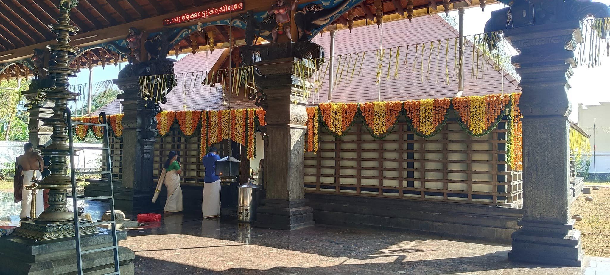 Choorakkottukavu Bhagavathy Temple Thrissur Dresscode