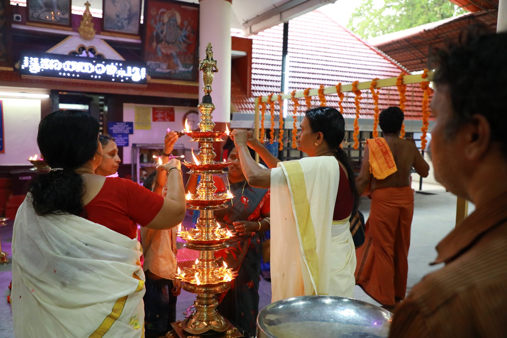 Chennamkulangara Bhagavathy  Temple Thrissur Dresscode