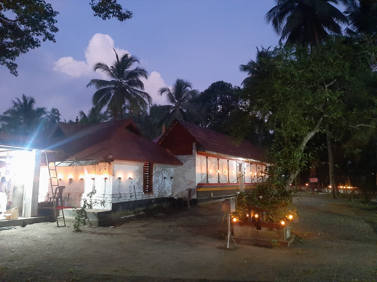 Images of Thrissur Thathakulangara Bhagavathy  Temple